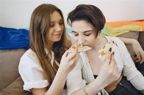 lésbicas se comendo - como saber se o ovo está bom